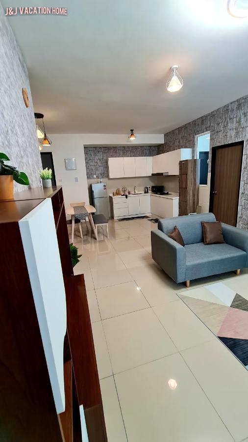 J&J Vacation Home@Novo8 Residence Kampong Tambak Екстериор снимка