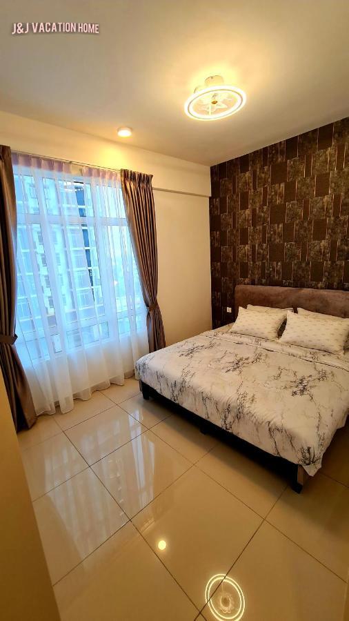J&J Vacation Home@Novo8 Residence Kampong Tambak Екстериор снимка