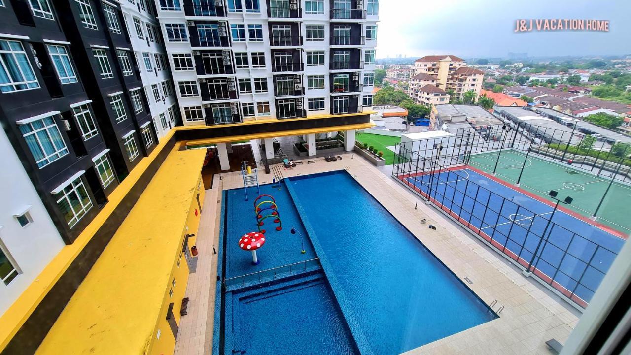 J&J Vacation Home@Novo8 Residence Kampong Tambak Екстериор снимка