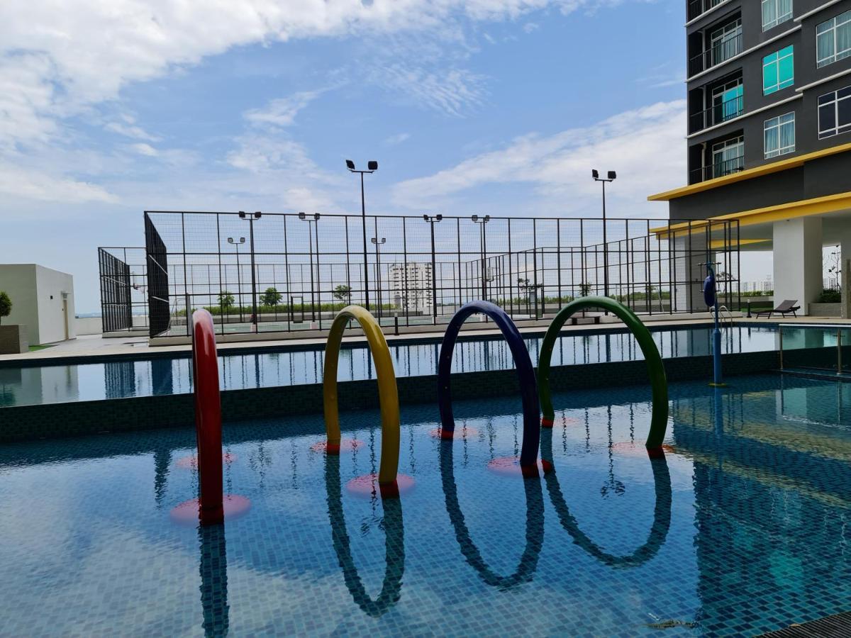 J&J Vacation Home@Novo8 Residence Kampong Tambak Екстериор снимка