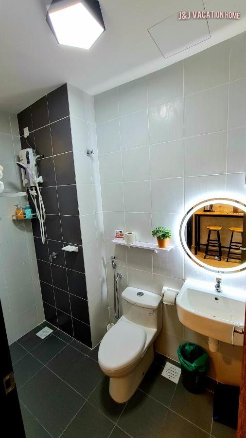 J&J Vacation Home@Novo8 Residence Kampong Tambak Екстериор снимка