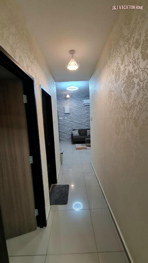 J&J Vacation Home@Novo8 Residence Kampong Tambak Екстериор снимка