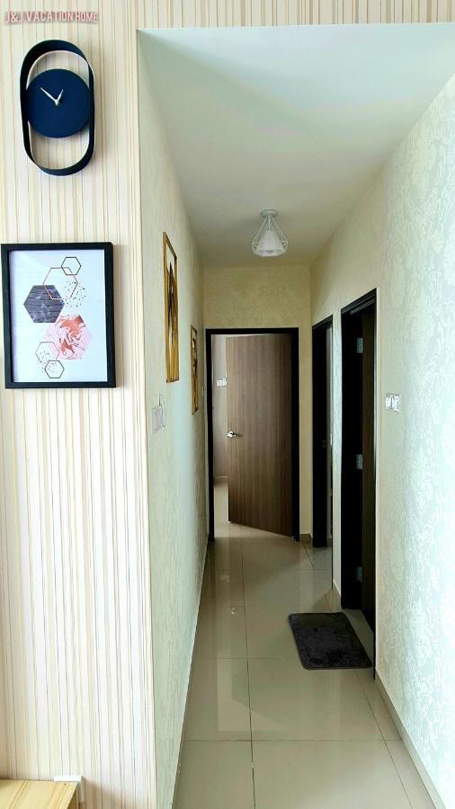 J&J Vacation Home@Novo8 Residence Kampong Tambak Екстериор снимка