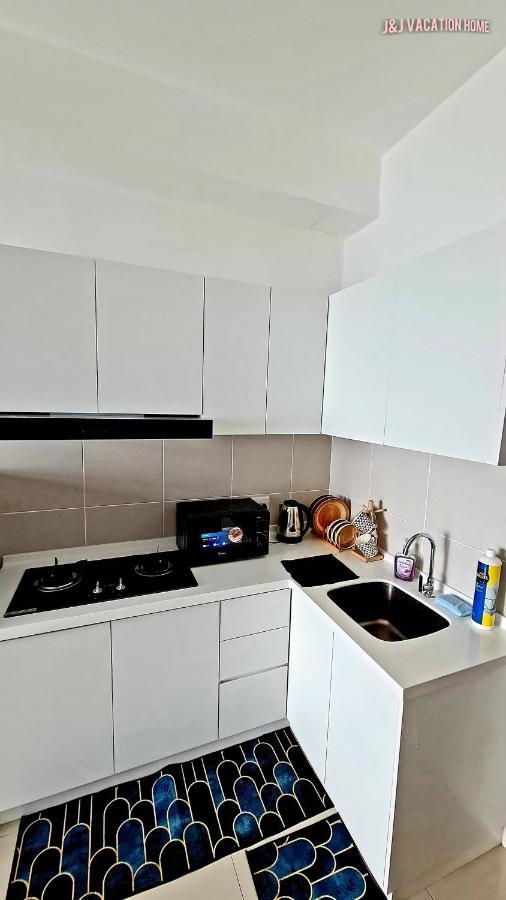 J&J Vacation Home@Novo8 Residence Kampong Tambak Екстериор снимка