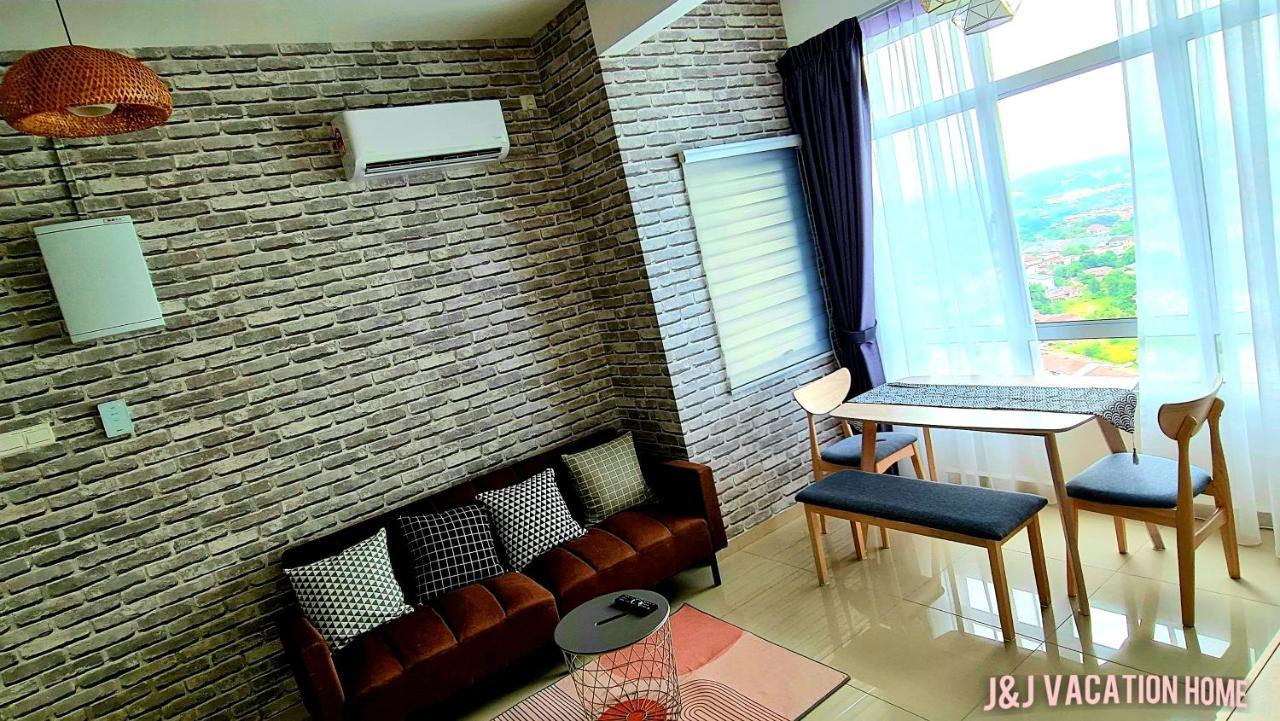 J&J Vacation Home@Novo8 Residence Kampong Tambak Екстериор снимка