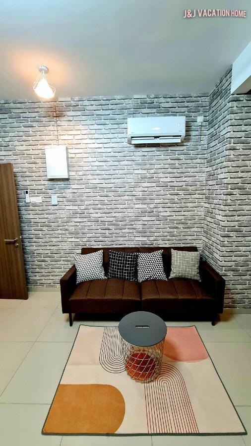 J&J Vacation Home@Novo8 Residence Kampong Tambak Екстериор снимка