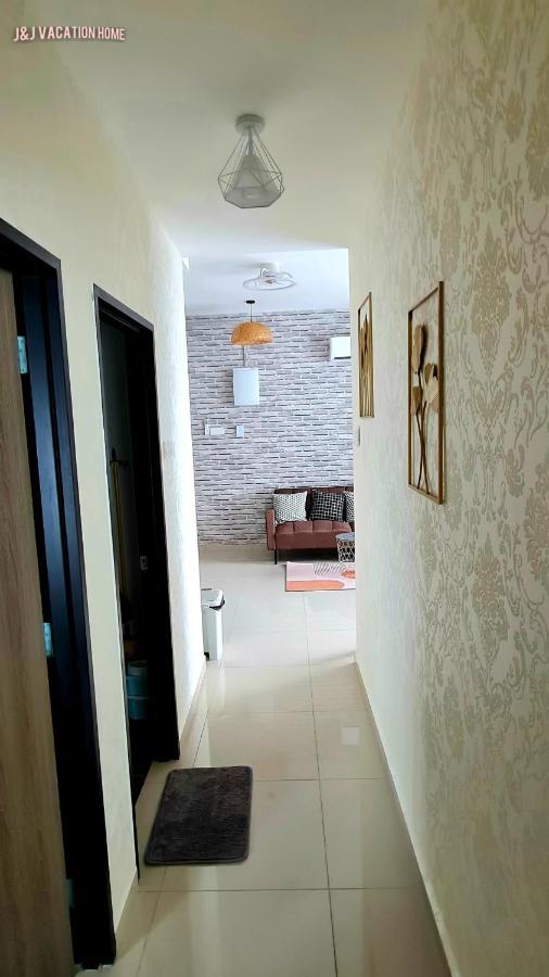 J&J Vacation Home@Novo8 Residence Kampong Tambak Екстериор снимка
