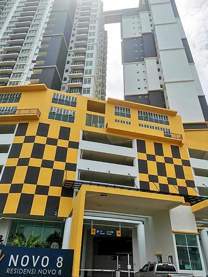 J&J Vacation Home@Novo8 Residence Kampong Tambak Екстериор снимка