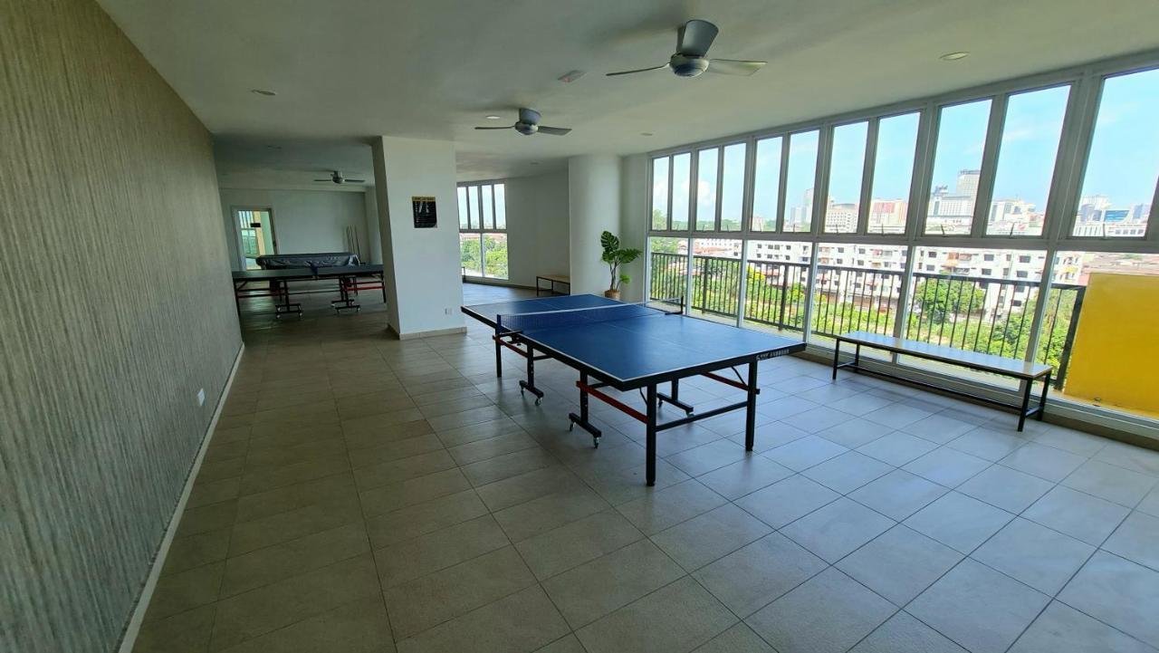 J&J Vacation Home@Novo8 Residence Kampong Tambak Екстериор снимка