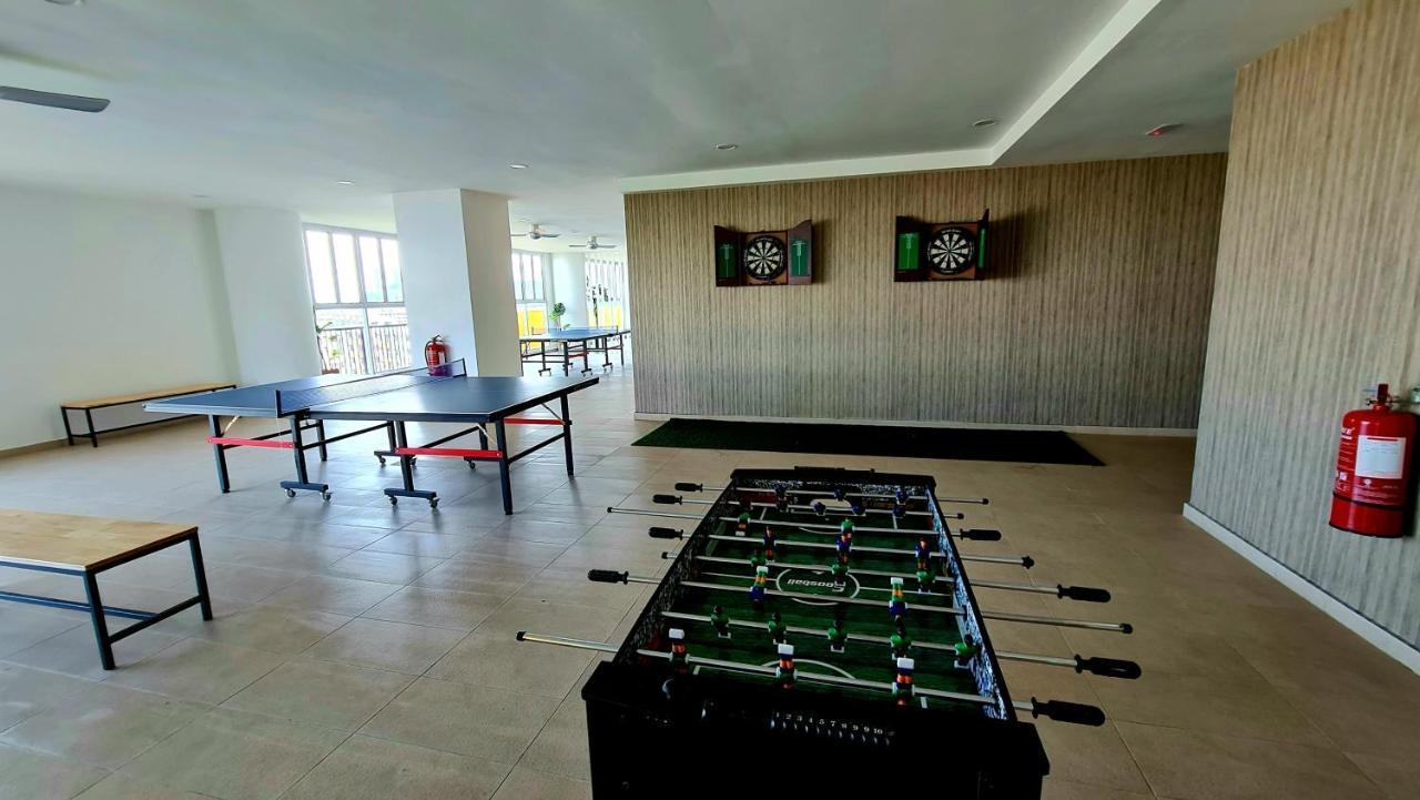 J&J Vacation Home@Novo8 Residence Kampong Tambak Екстериор снимка