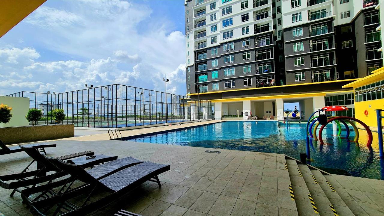 J&J Vacation Home@Novo8 Residence Kampong Tambak Екстериор снимка
